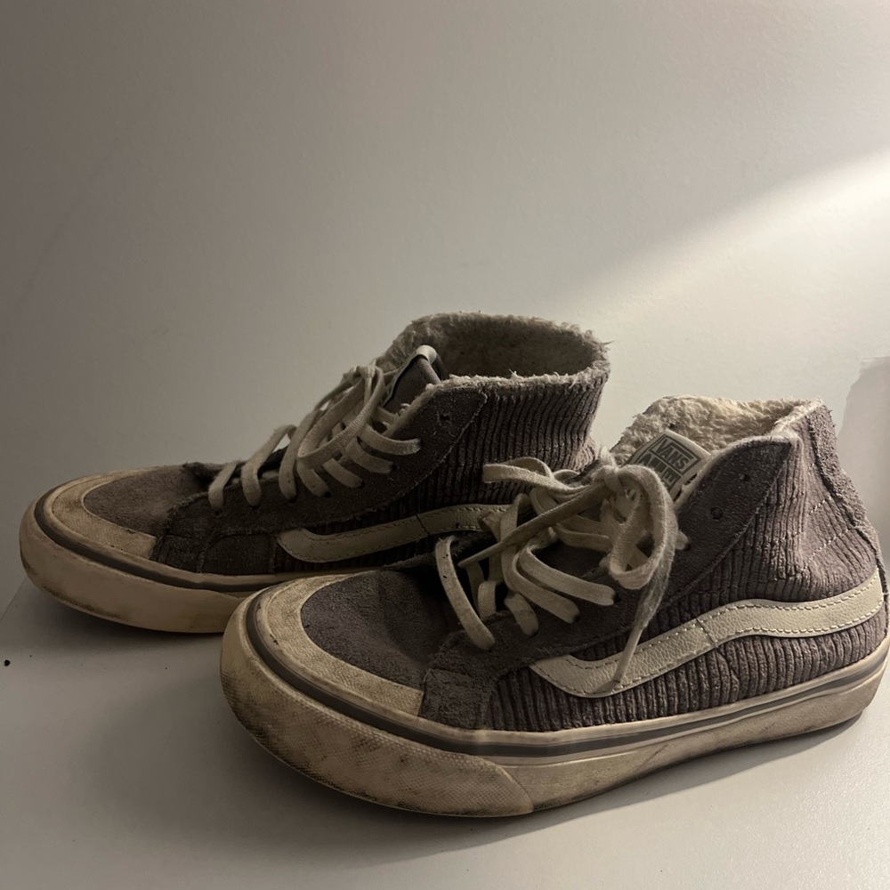 Women/ Men’s Vans Decon High-Top Sneakers| Corduroy & Sherpa| W: 6 | M: 4.5 - Picture 2 of 8
